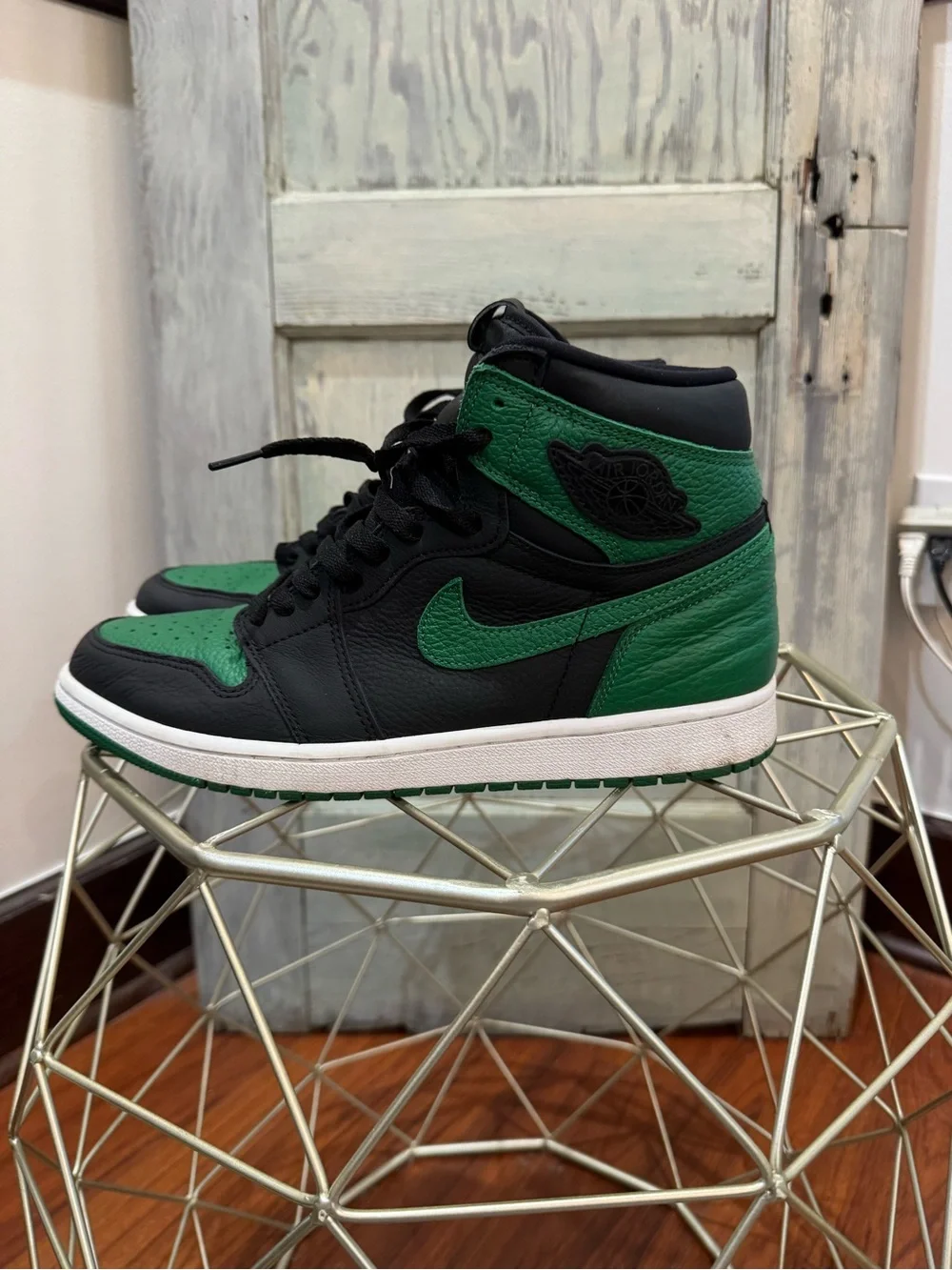 Air Jordan 1 Retro High OG ‘Pine Green 2.0’ 555088 030 - Mens 11